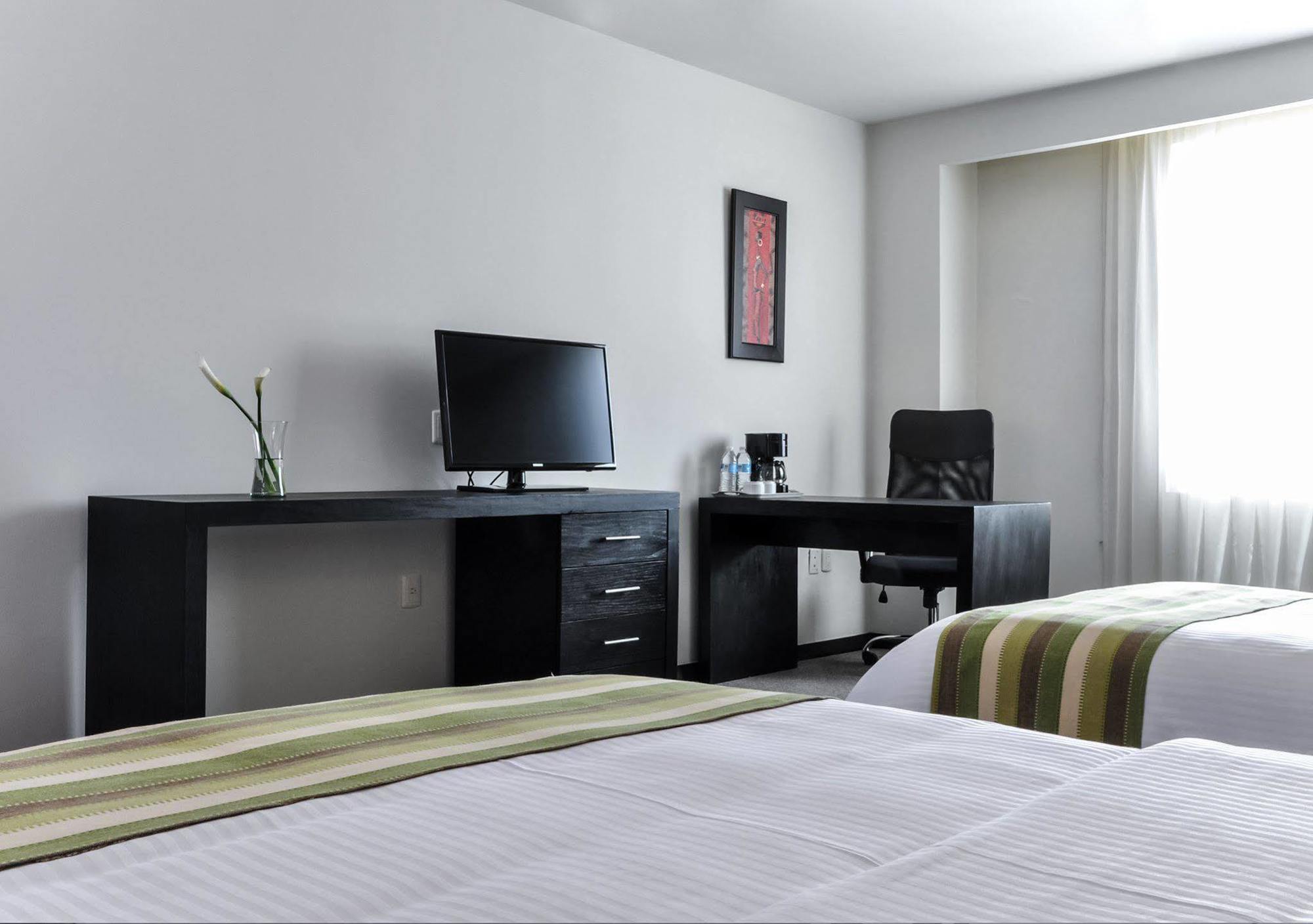 Comfort Inn Morelia Bagian luar foto