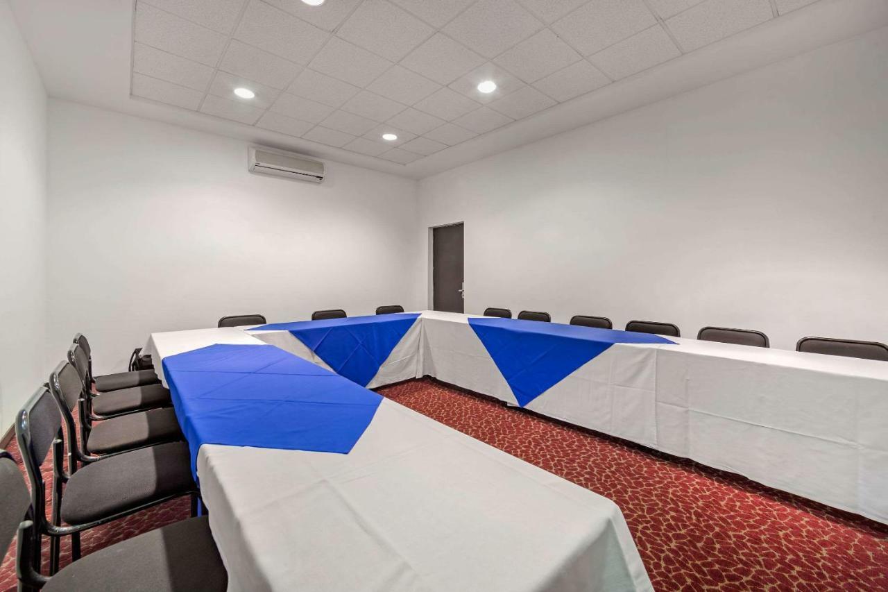 Comfort Inn Morelia Bagian luar foto