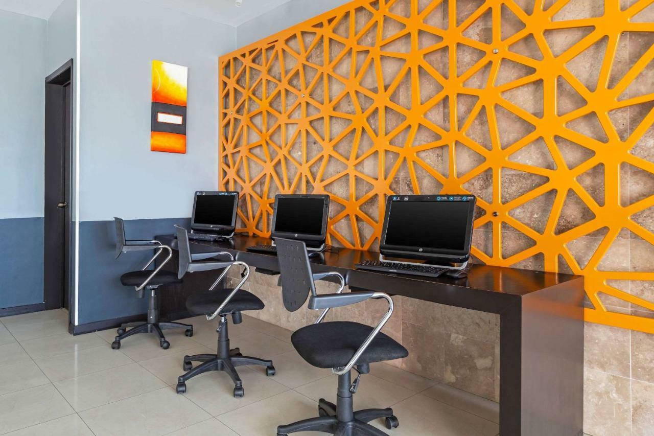 Comfort Inn Morelia Bagian luar foto
